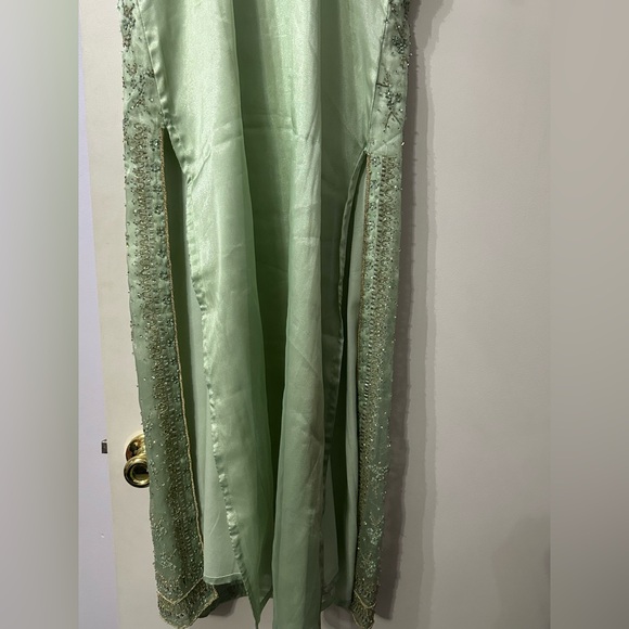 Embellished handmade beaded pakestani indian khaliji arab dress - Picture 7 of 10